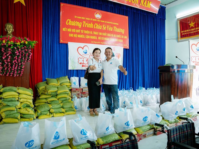 Nhóm người chơi suncity888 đang thảo luận sôi nổi